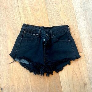 Black Levi’s 501 cut off shorts